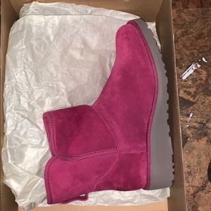 Pink uggs